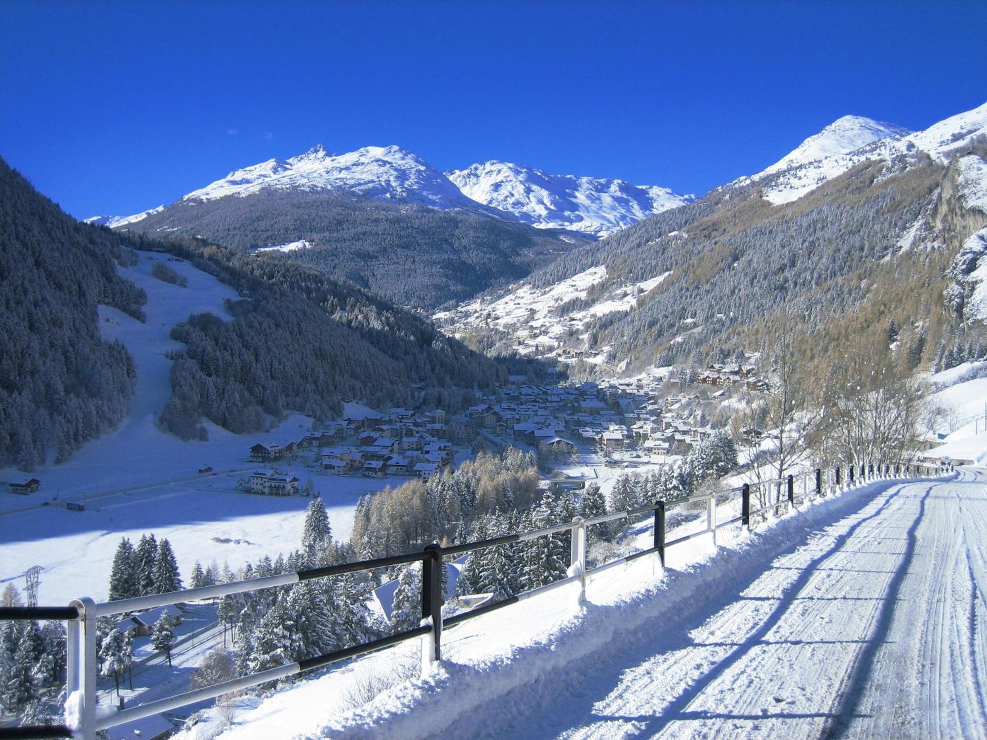 Agriturismo Raethia Isolaccia Bagian luar foto
