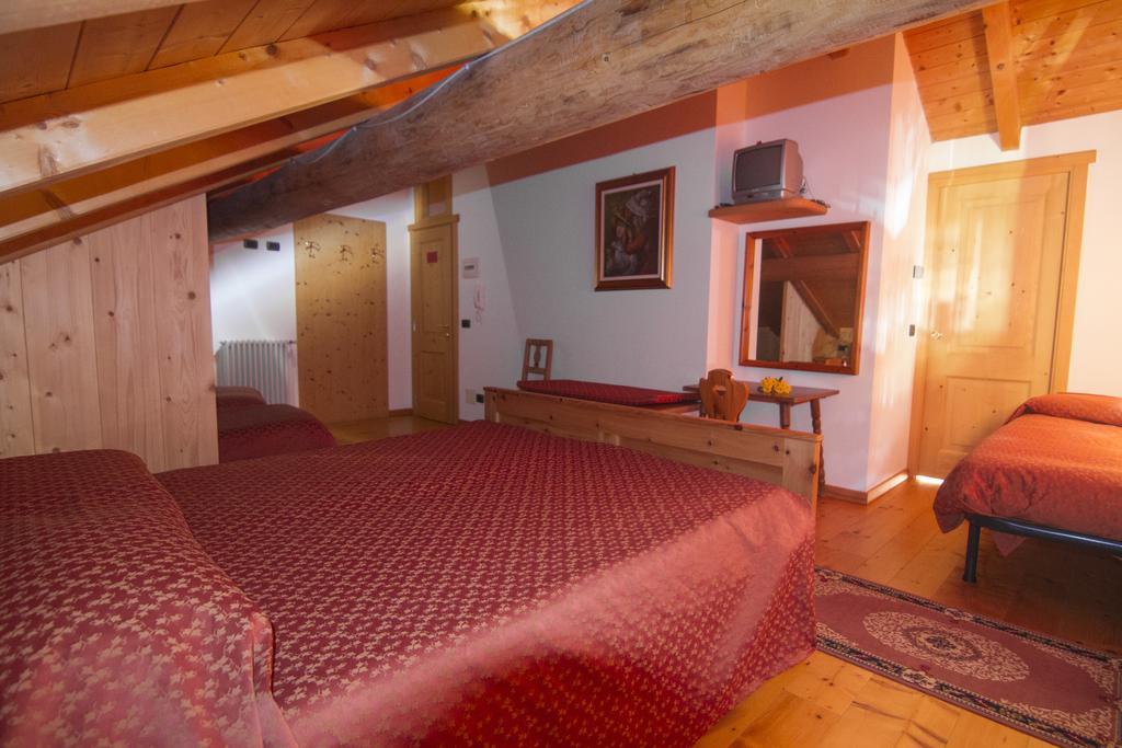 Agriturismo Raethia Isolaccia Bagian luar foto